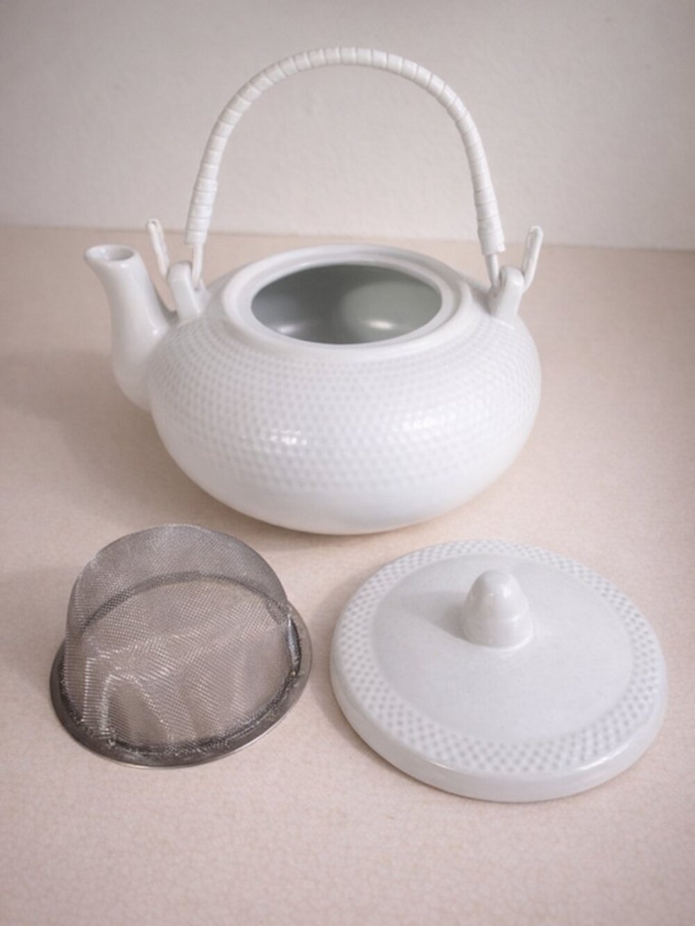 Sweet Expressions Textured White Teapot with Lid and Removable Mesh Infuser
